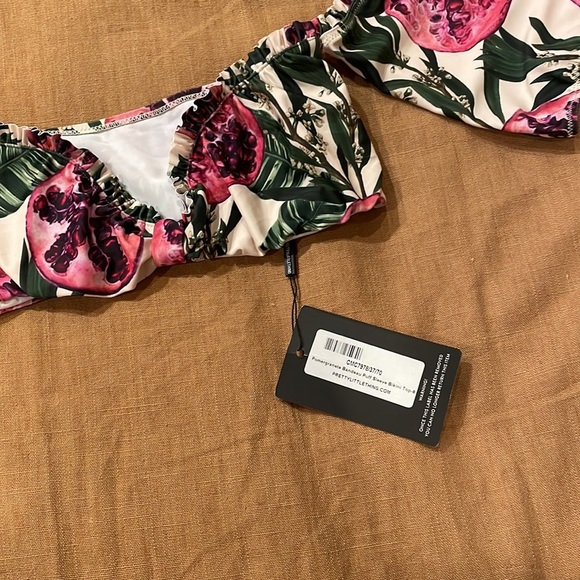 Pretty Little Thing pomegranate bandeau puff sleeve bikini top - Picture 3 of 4
